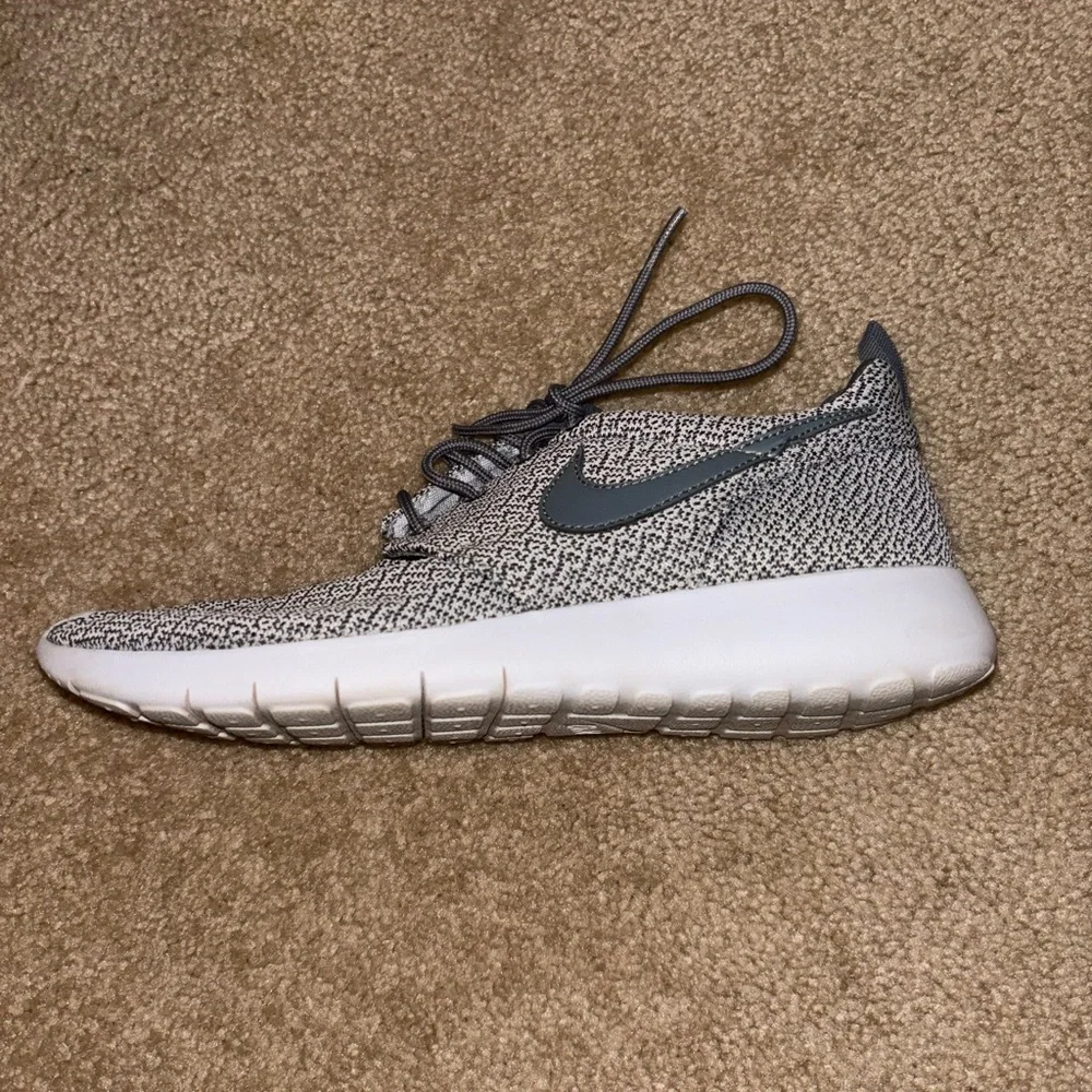 🩶Nike Roshe Light Gray Sneakers